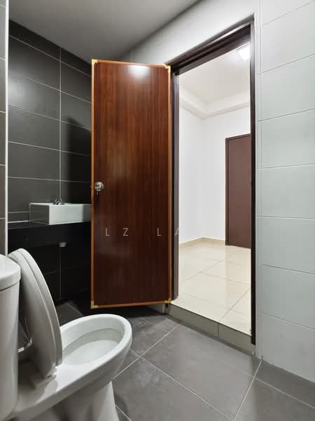 Service Residence for Sale at KSL Residence @ Daya - LZ Lau - Bathroom - PropertyGuru.com.my