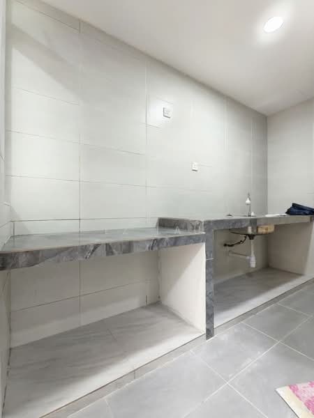 Service Residence for Sale at KSL Residence @ Daya - LZ Lau - Kitchen - PropertyGuru.com.my