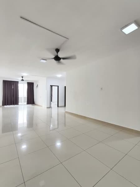 Service Residence for Sale at KSL Residence @ Daya - LZ Lau - Living Room - PropertyGuru.com.my