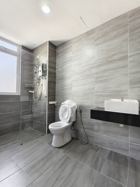 Service Residence for Sale at KSL Residence @ Daya - LZ Lau - Bathroom - PropertyGuru.com.my