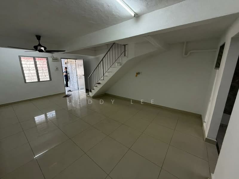 Taman Sri Sinar untuk Untuk Disewa - RM 1,600 /bulan, Mac 2026 - Living Room - PropertyGuru.com.my