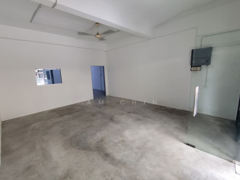 Shop for Rent in Serdang Raya (Seri Kembangan) - Sam Chin - Interior - PropertyGuru.com.my