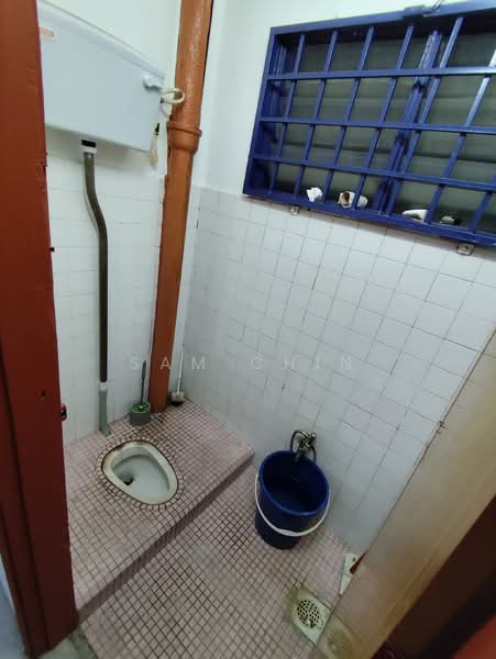 Shop for Rent in Serdang Raya (Seri Kembangan) - Sam Chin - Bathroom - PropertyGuru.com.my