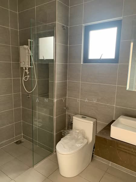 Sejati Lakeside 2 untuk Untuk Disewa - RM 4,400 /bulan, Mac 2026 - Bathroom - PropertyGuru.com.my