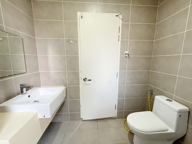 Rumah Teres untuk Disewa di Bandar Tropicana Aman (Telok Panglima Garang) - Anddy Gan - Bathroom - PropertyGuru.com.my