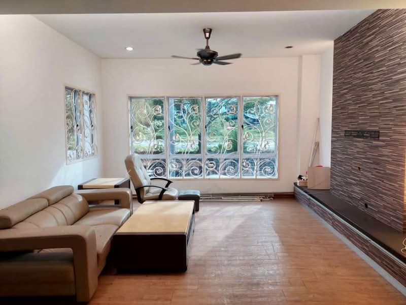 3-storey Terraced House for Sale in Taman Tasik Indah Mewah (Batu) - Kelly Lai - Living Room - PropertyGuru.com.my