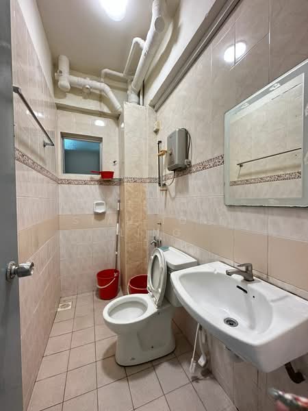 Apartment for Sale at Sri Kenari Apartment - Siau Tong Ling - Bathroom - PropertyGuru.com.my