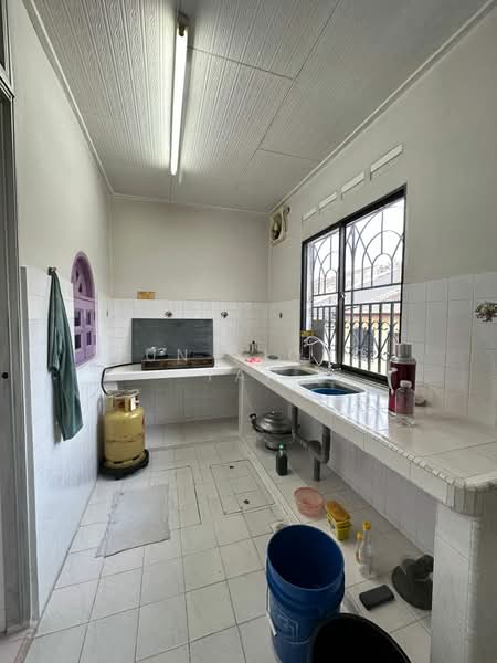 1-storey Terraced House for Sale in Taman Sri Bahagia (Tampoi) - Jun Xiong Tan - Kitchen - PropertyGuru.com.my