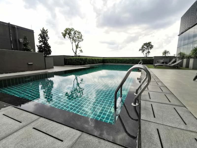 Service Residence for Rent at Icon Residenz 1 @ Icon City - Yaan Choon Phua - Pool - PropertyGuru.com.my