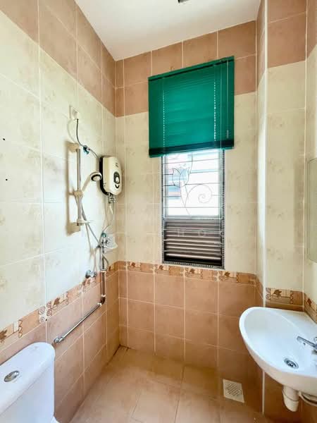 Semi-Detached House for Sale at Taman Austin Perdana - May Khoo - Bathroom - PropertyGuru.com.my