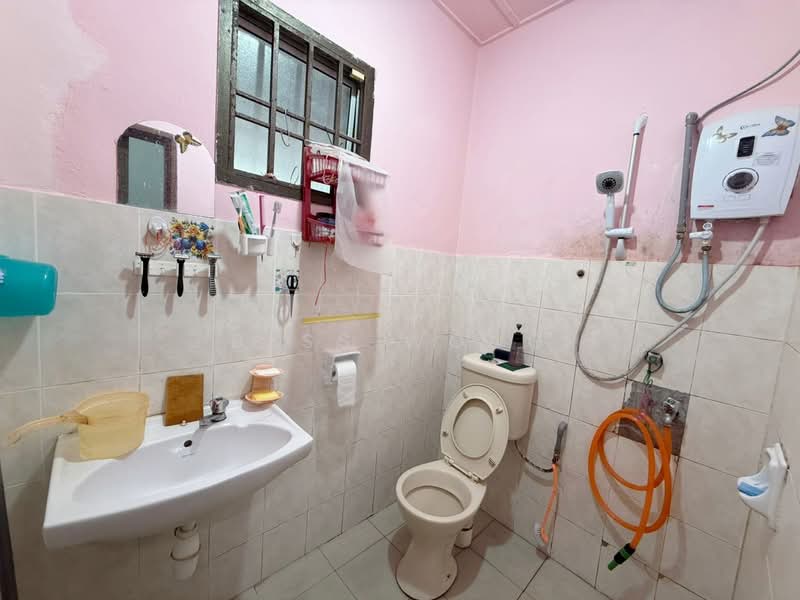 2-storey Terraced House for Sale in Taman Setia Indah (Tebrau) - Bess Wong - Bathroom - PropertyGuru.com.my