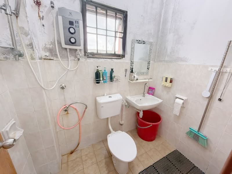 2-storey Terraced House for Sale in Taman Setia Indah (Tebrau) - Bess Wong - Bathroom - PropertyGuru.com.my