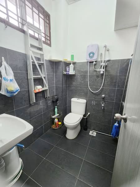 2-storey Terraced House for Sale in Taman Setia Indah (Tebrau) - Bess Wong - Bathroom - PropertyGuru.com.my