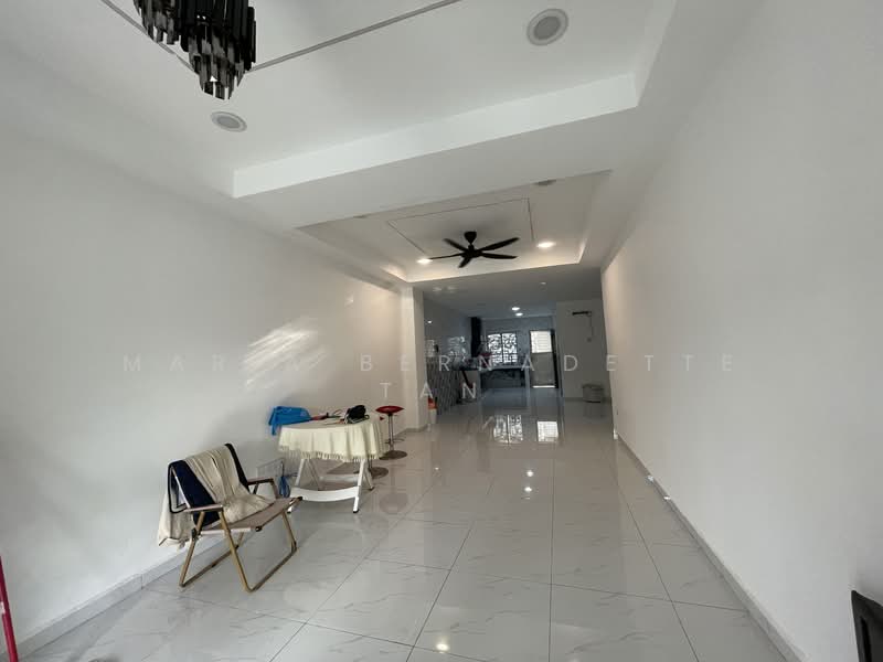 Open Concept Living/Dinning Room