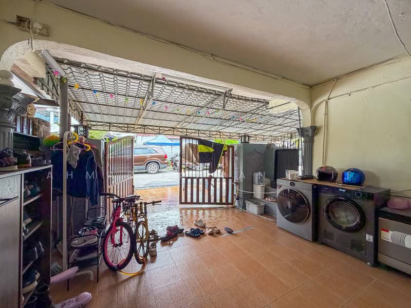 2-storey Terraced House for Sale in Ampang (Selangor) - Ahmad Ikhwan Arif - Car Park - PropertyGuru.com.my