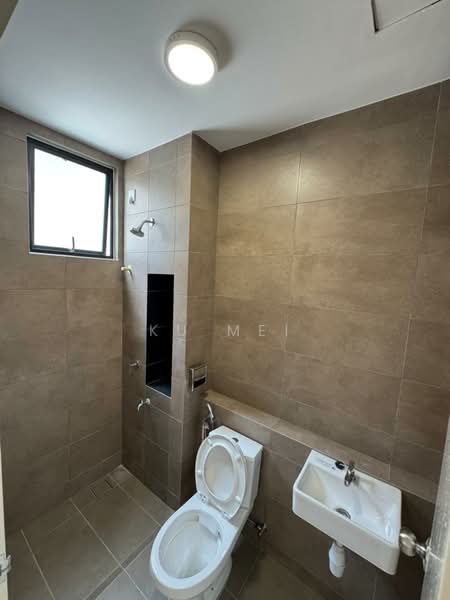 Rumah Teres 2 Tingkat untuk Disewa di Taman Rinting (Masai) - Ku Mei - Bathroom - PropertyGuru.com.my