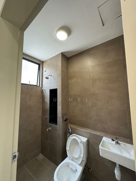 Rumah Teres 2 Tingkat untuk Disewa di Taman Rinting (Masai) - Ku Mei - Bathroom - PropertyGuru.com.my