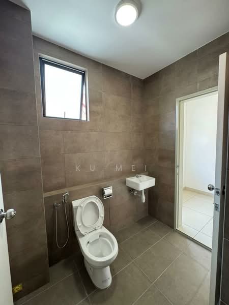 Rumah Teres 2 Tingkat untuk Disewa di Taman Rinting (Masai) - Ku Mei - Bathroom - PropertyGuru.com.my
