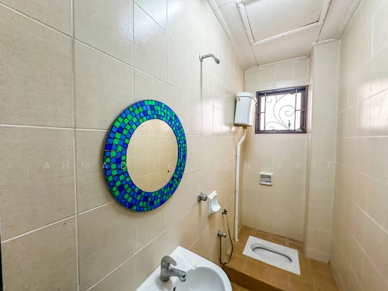 Semi-Detached House for Sale in Puncak Bangi (Bandar Baru Bangi) - Ahmad Ikhwan Arif - Bathroom - PropertyGuru.com.my