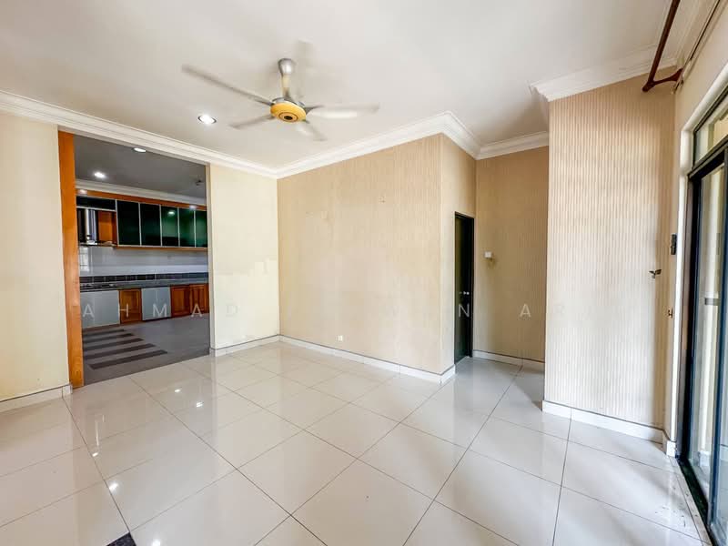 Semi-Detached House for Sale in Puncak Bangi (Bandar Baru Bangi) - Ahmad Ikhwan Arif - Living Room - PropertyGuru.com.my