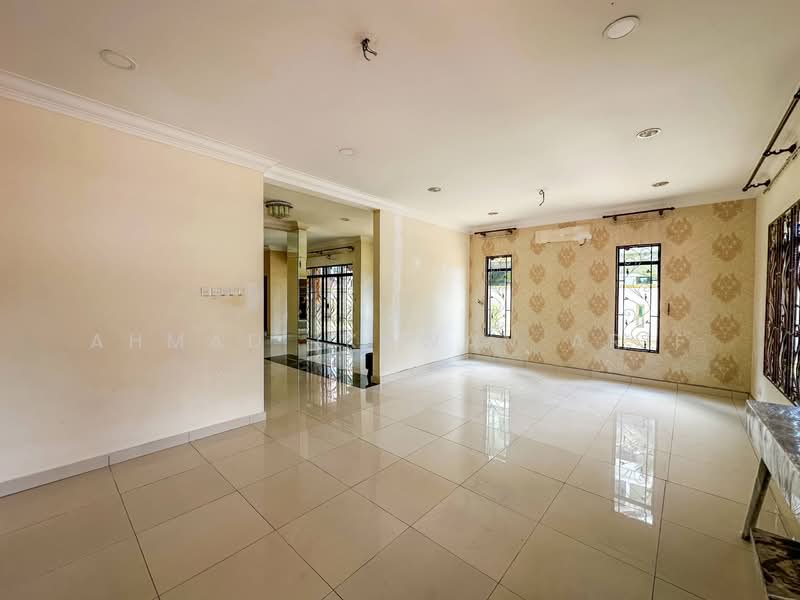 Semi-Detached House for Sale in Puncak Bangi (Bandar Baru Bangi) - Ahmad Ikhwan Arif - Living Room - PropertyGuru.com.my