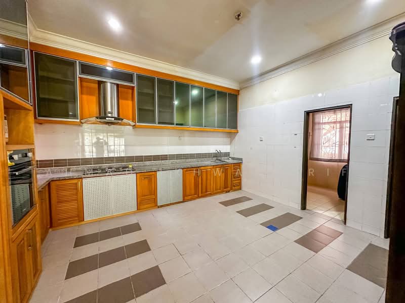 Semi-Detached House for Sale in Puncak Bangi (Bandar Baru Bangi) - Ahmad Ikhwan Arif - Kitchen - PropertyGuru.com.my