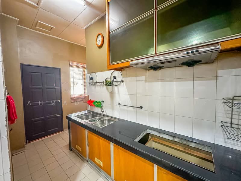Semi-Detached House for Sale in Puncak Bangi (Bandar Baru Bangi) - Ahmad Ikhwan Arif - Kitchen - PropertyGuru.com.my