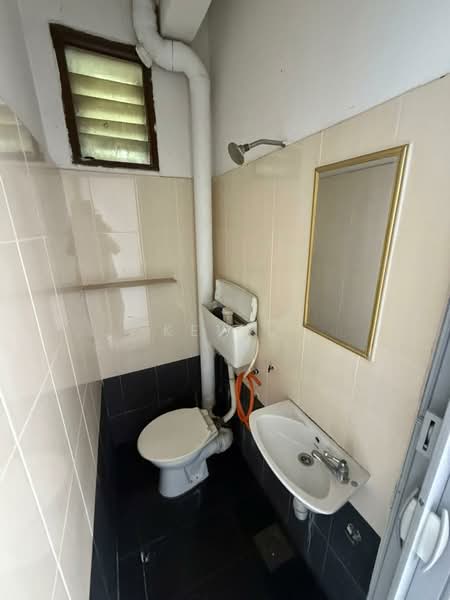 Apartment for Sale at Kenari Court - Kew . - Bathroom - PropertyGuru.com.my