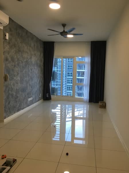 Eco Sky untuk Untuk Disewa - RM 1,698 /bulan, Mac 2026 - Living Room - PropertyGuru.com.my