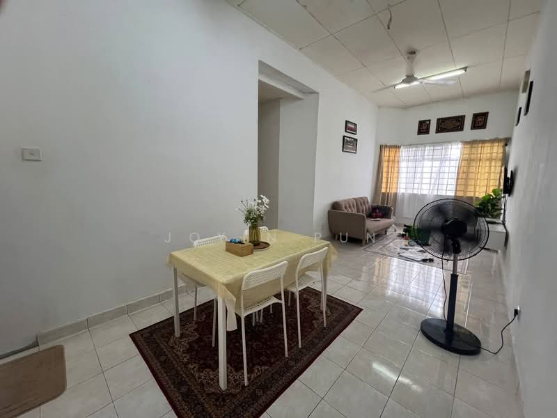 Apartment for Sale at Vista Seri Alam - Joyen Pun - Living Room - PropertyGuru.com.my