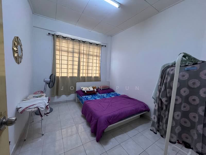 Apartment for Sale at Vista Seri Alam - Joyen Pun - Bedroom - PropertyGuru.com.my