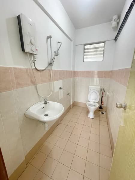 Apartment for Rent at Pangsapuri Seri Pinang - Rain Leow - Bathroom - PropertyGuru.com.my