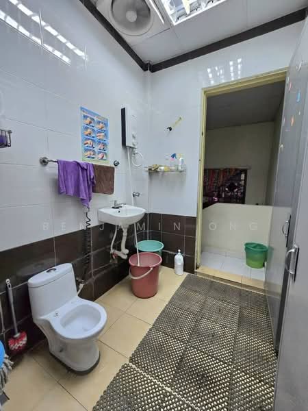 2-storey Terraced House for Sale in Taman Mount Austin (Tebrau) - Benjamin Ong - Bathroom - PropertyGuru.com.my