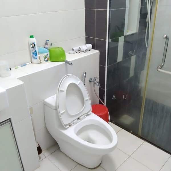 Service Residence for Rent at D'Ambience Residences (Pangsapuri Ikatan Flora) - Grace Lau - Bathroom - PropertyGuru.com.my