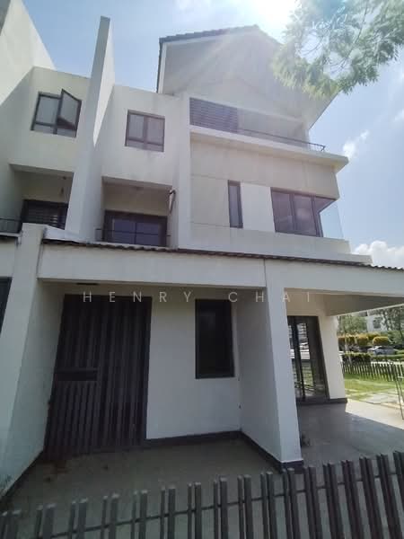 Terraced House for Sale in Tamansari (Rawang) - Henry Chai - Exterior - PropertyGuru.com.my