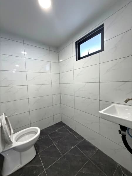 1-storey Terraced House for Sale in Taman Desa Skudai (Skudai) - Calvin Lee - Bathroom - PropertyGuru.com.my