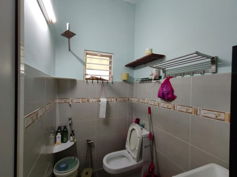 Taman Bukit Rawang Jaya, Rawang untuk Untuk Dijual - RM 350,000, Mac 2026 - Bathroom - PropertyGuru.com.my