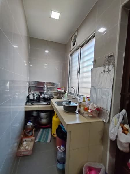 Taman Bukit Rawang Jaya, Rawang untuk Untuk Dijual - RM 350,000, Mac 2026 - Kitchen - PropertyGuru.com.my