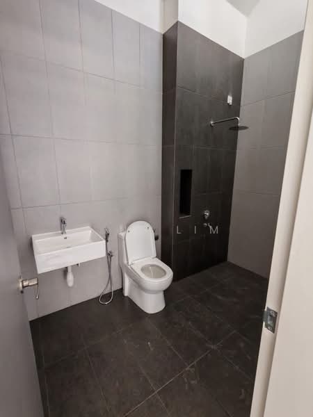 2-storey Terraced House for Sale in Taman Mount Austin (Tebrau) - LING LIM - Bathroom - PropertyGuru.com.my