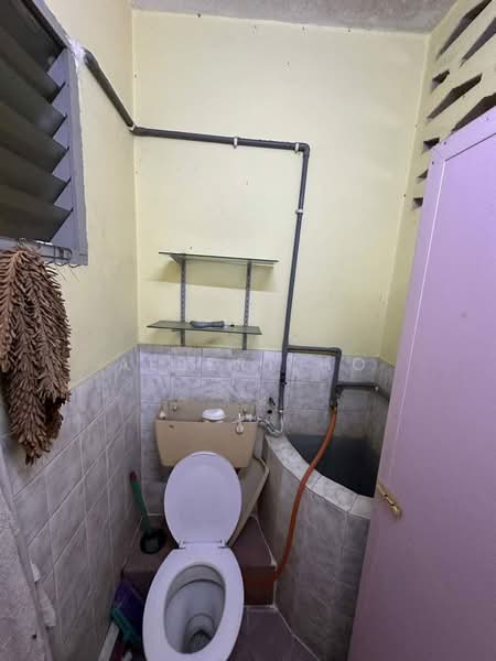 Shop / Office for Rent in Taman Midah (Cheras) - Albert Ho - Bathroom - PropertyGuru.com.my