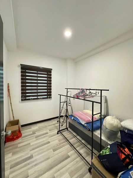 Untuk Disewa - Stutong Tiarra