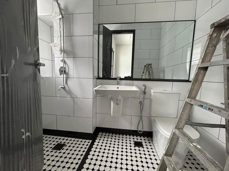 Semi-Detached House for Sale in Shah Alam (Selangor) - Zann Fauzan - Bathroom - PropertyGuru.com.my