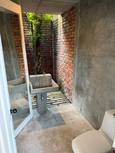 Section 11 untuk Untuk Disewa - RM 12,000 /bulan, Mac 2026 - Bathroom - PropertyGuru.com.my