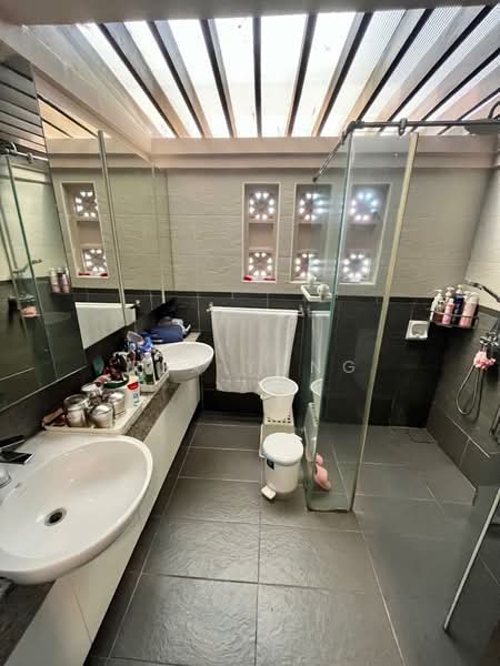 Taman Sutera Utama untuk Untuk Dijual - RM 2,300,000, Mac 2026 - Bathroom - PropertyGuru.com.my