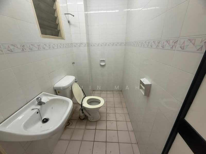 2.5-storey Terraced House for Sale in Bandar Country Homes (Rawang) - Elwin Mah - Bathroom - PropertyGuru.com.my