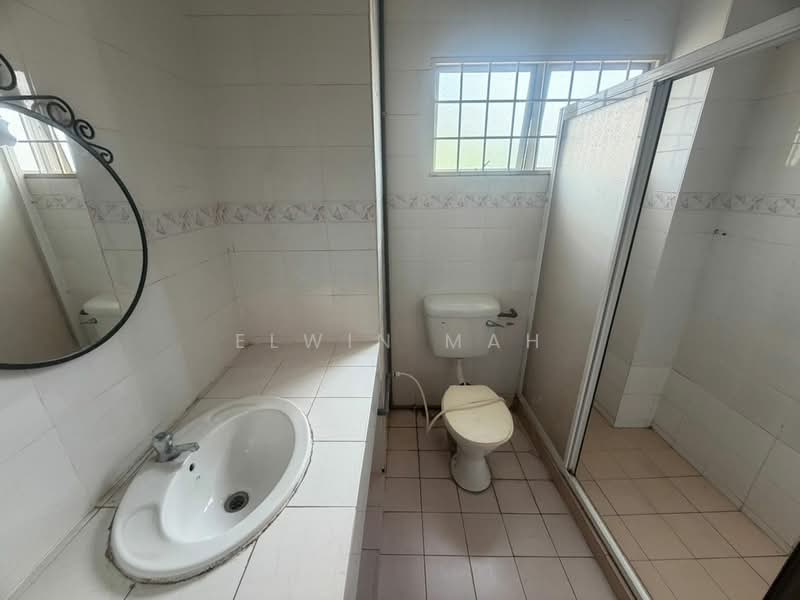 2.5-storey Terraced House for Sale in Bandar Country Homes (Rawang) - Elwin Mah - Bathroom - PropertyGuru.com.my