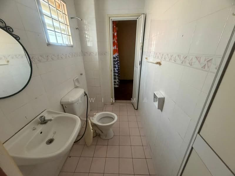 2.5-storey Terraced House for Sale in Bandar Country Homes (Rawang) - Elwin Mah - Bathroom - PropertyGuru.com.my