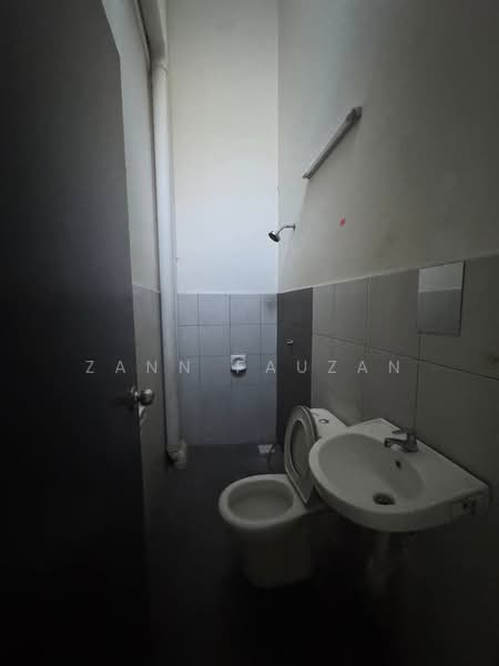 2-storey Terraced House for Rent in Rawang (Selangor) - Zann Fauzan - Bathroom - PropertyGuru.com.my
