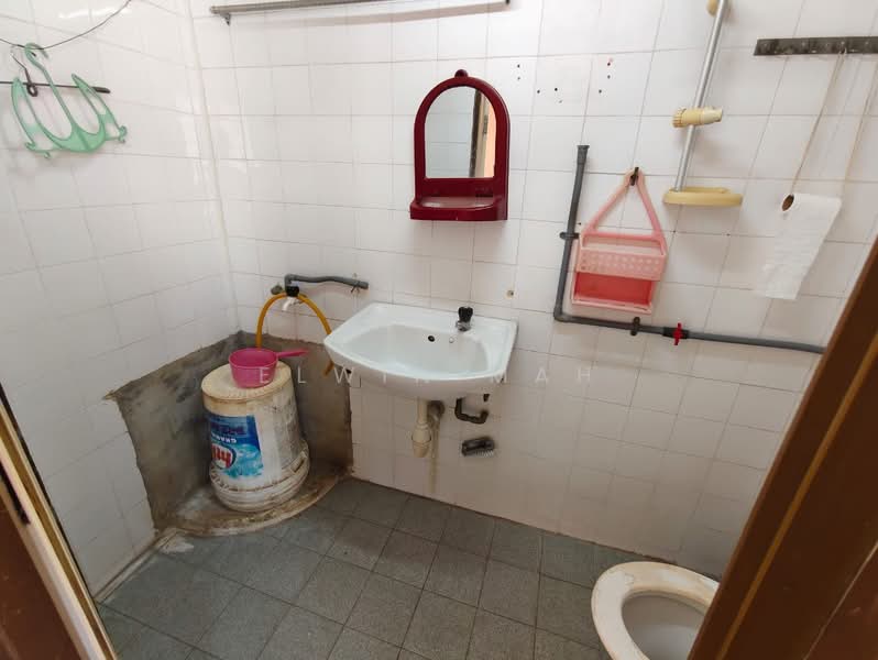 Taman Bukit Rawang Jaya, Rawang untuk Untuk Dijual - RM 330,000, Mac 2026 - Bathroom - PropertyGuru.com.my