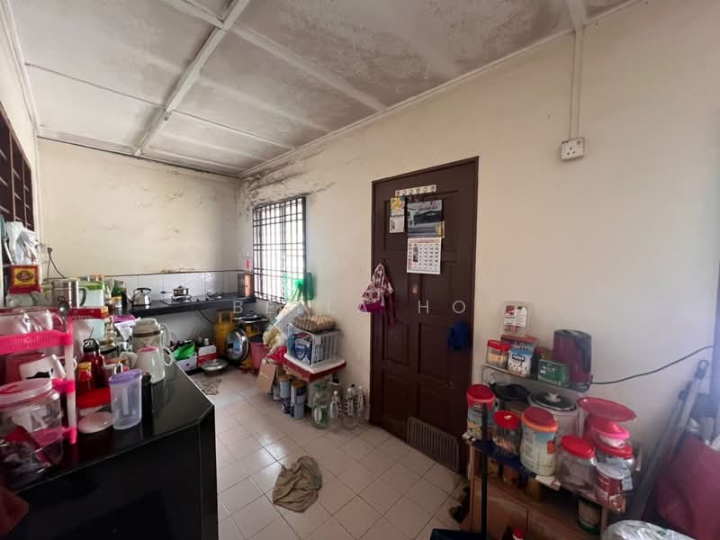 Jalan bunga raya Taman Sri Kulai baru kulai untuk Untuk Dijual - RM 368,000, Mac 2026 - Kitchen - PropertyGuru.com.my